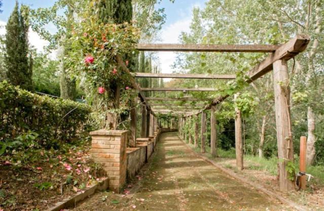 Fattoria Uccelliera Villa Lorenzana ภายนอก รูปภาพ