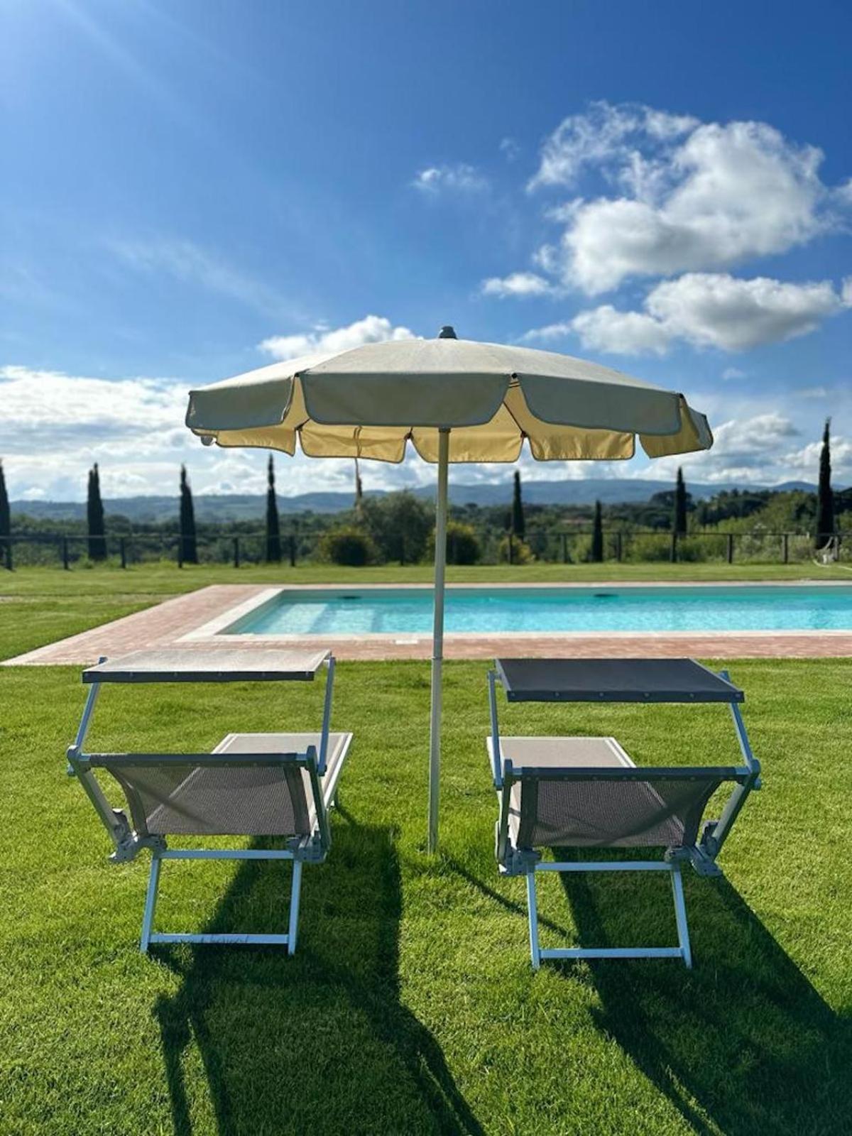 Fattoria Uccelliera Villa Lorenzana ภายนอก รูปภาพ